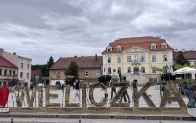 Załatwienia w Wieliczce, powrót przez górki