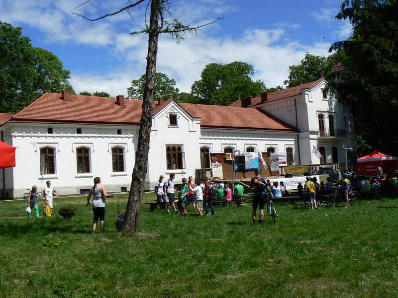 Niepołomice - Wola Batorska - Zabierzów Boch. - Wola Zabierzowska - Puszcza Niepołomicka - Mikluszowice - Majkowice - Okulice - Wrzępia - Rajsko - Niedzielisko - Szczurowa - powrót tą samą drogą do Woli Zabierzowskiej i potem do Niepołomic przez Drogą Kró